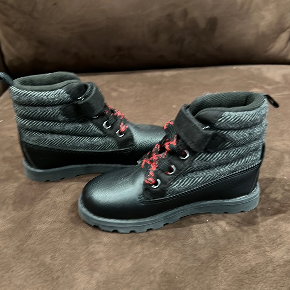 NWOT boots (size 8 toddler)